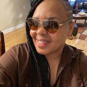 Meet your Posher, Dezi